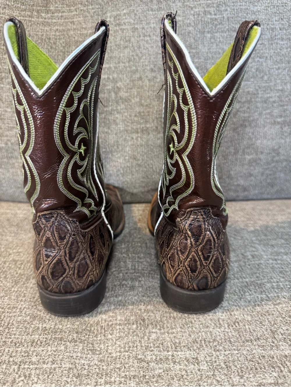 Ariat youth or kids cowboy brown/green stitching boots style: 1006728 size 4